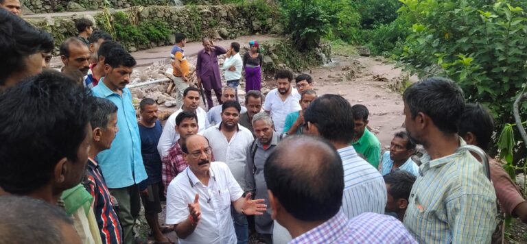 कृषि मंत्री सुबोध उनियाल ने किया दोगी क्षेत्र के अतिवृष्टि से प्रभावित गांवों का दौरा