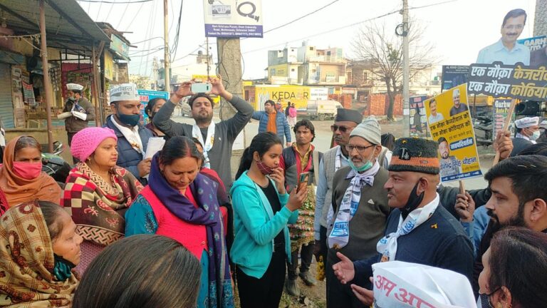 आप सीएम उम्मीदवार कर्नल कोठियाल ने रायपुर और धर्मपुर क्षेत्र में किया धुंआधार डोर टू डोर चुनाव प्रचार