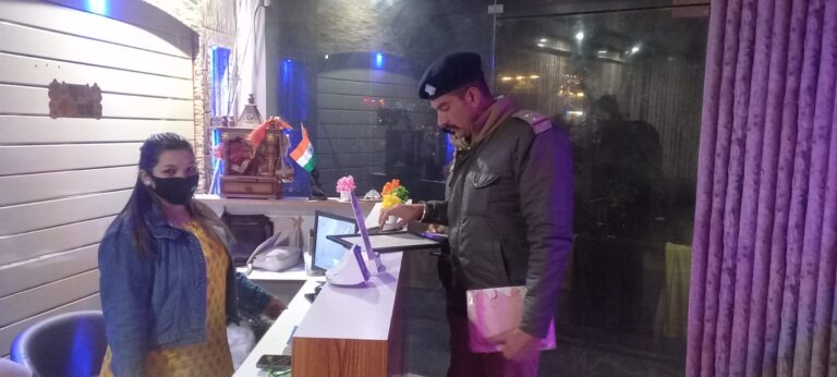 देहरादून पुलिस की स्पा सेंटरों व मसाज पार्लरों में आकस्मिक चेकिंग , 61 स्पा सेंटर बंद