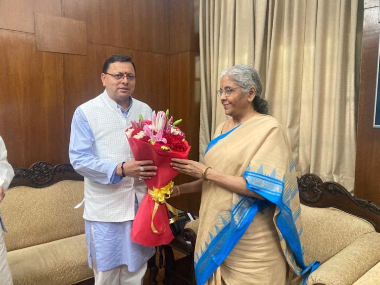 मुख्यमंत्री पुष्कर सिंह धामी ने नई दिल्ली में केन्द्रीय वित्त मंत्री श्रीमती निर्मला सीतारमण से शिष्टाचार भेंट की