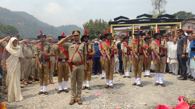 दिवंगत क्षेत्रीय विधायक व कैबिनेट मंत्री चन्दन राम दास को जनसैलाब ने नम आंखों से दी अंतिम विदाई