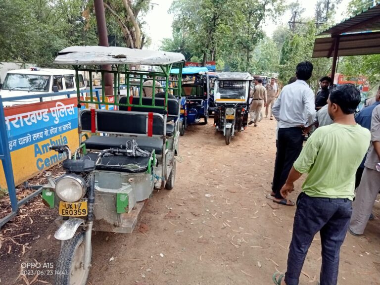 परिवहन विभाग की ई रिक्शा व मोटरसाइकिल वाहनों पर बड़ी कार्यवाही, 45 ई रिक्शा और 10 मोटर साईकिल सीज