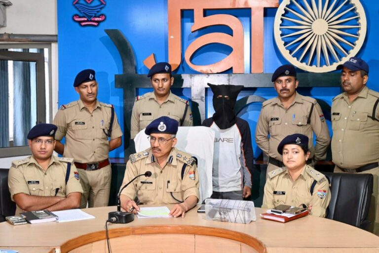 पुलिस की तत्परता से बची दो जिन्दगियाँ, पत्नी व उसके प्रेमी की हत्या के इरादे से आये एक अभियुक्त पुलिस ने किया गिरफ्तार