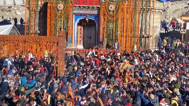 भारतीय सेना के बैंड के भक्तिमय स्वर लहरियों के बीच श्री केदारनाथ धाम के कपाट शीतकाल के लिए बंद