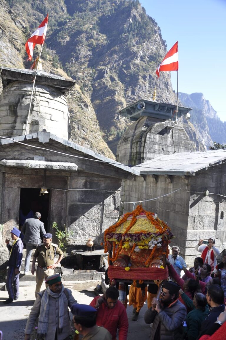 देवडोलियां बदरीनाथ धाम से रविवार अपराह्न योग बदरी मंदिर पांडुकेश्वर पहुंची