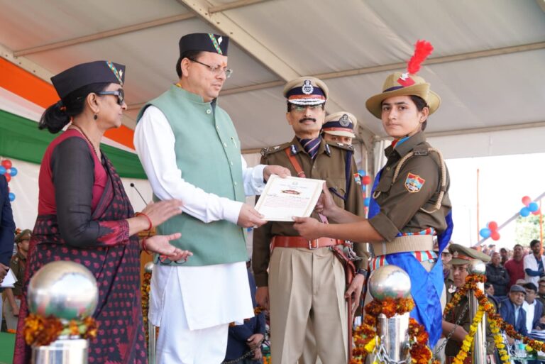 उत्तराखंड होमगार्ड एवं नागरिक सुरक्षा स्थापना दिवस, मुख्यमंत्री रैतिक परेड में हुवे शामिल