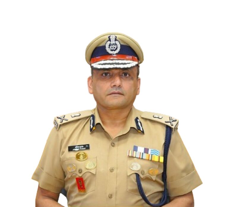 पुलिस महानिदेशक उत्तराखण्ड ने की स्वतंत्रता दिवस में सेवा के आधार पर एवं विशिष्ट कार्य के लिये पुलिस अधिकारियों/कर्मचारियों को मुख्यमंत्री सराहनीय सेवा पदक एवं उत्कृष्ट/सराहनीय सेवा सम्मान चिन्ह प्रदान किये जाने की घोषणा