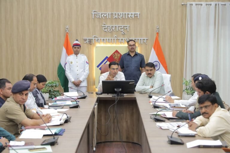 विधानसभा अध्यक्ष ऋतु खण्डूडी भूषण ने सामुहिक विवाह समारोह में पहुंचकर वर वधू को आशीर्वाद दिया