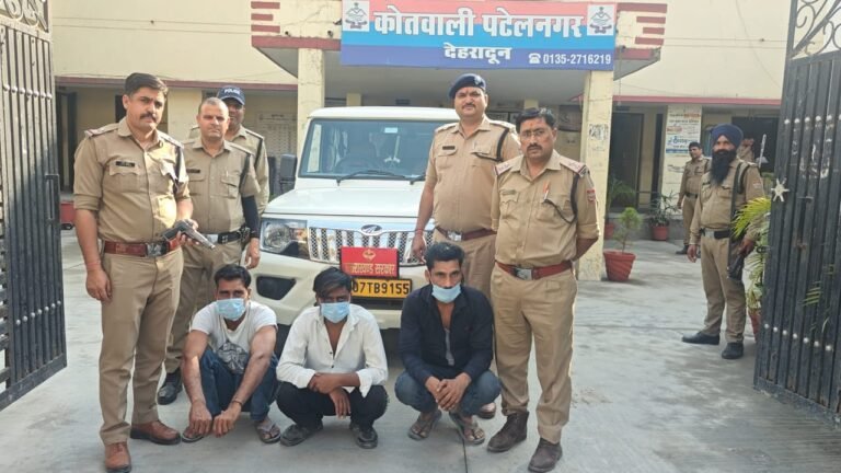 नकली पिस्टल का प्रदर्शन करने वालों की दून पुलिस ने उतारी खुमारी
