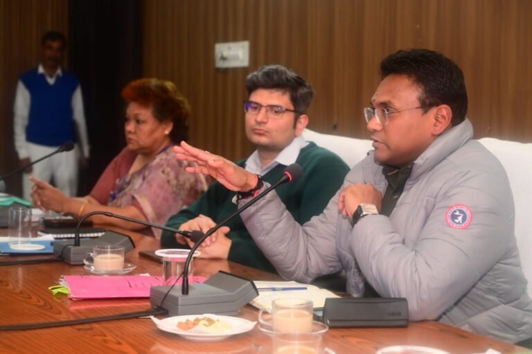 मुख्यमंत्री पुष्कर सिंह धामी के निर्देश पर ग्राउंड ज़ीरो पर व्यवस्थाओं की जांच में जुटे अधिकारी