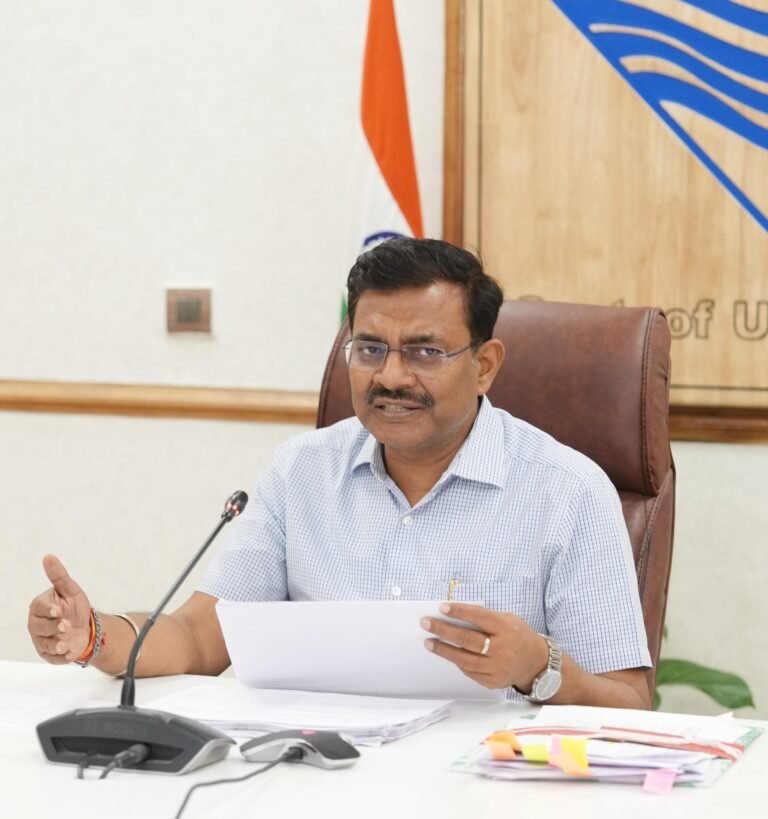 मुख्य सचिव आनन्द बर्द्धन ने मुख्यमंत्री की घोषणाओं में देरी न किए जाने के दिए निर्देश