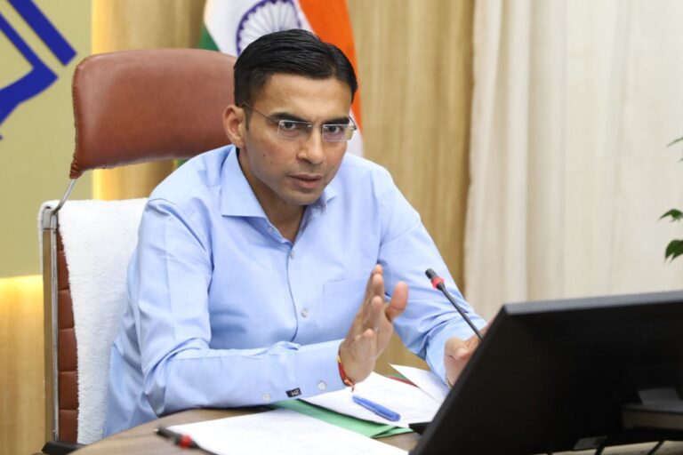 सरकार की जनकल्याणकारी योजनाओं का लाभ अन्तिम छोर पर खड़े व्यक्तियों को मिले : देशराज