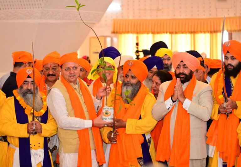 राज्यपाल और मुख्यमंत्री ने श्री हेमकुण्ट साहिब यात्रा के लिए जाने वाले प्रथम जत्थे को किया रवाना