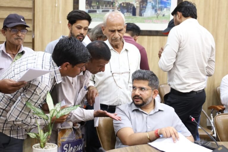 जनता दरबार में समस्याओं का त्वरित समाधान, बढ़ने लगा जनमानस का विश्वास