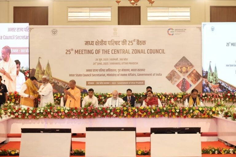 मुख्यमंत्री पुष्कर सिंह धामी ने मध्य क्षेत्रीय परिषद की बैठक में राज्य से जुड़े अनेक महत्वपूर्ण मुद्दों को उठाया