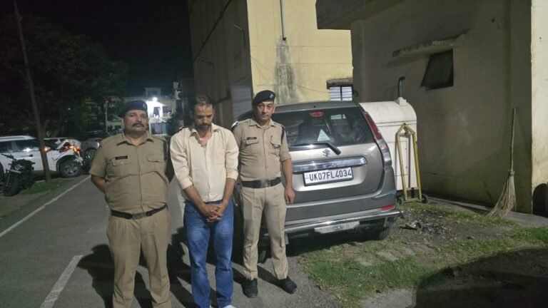 रैड लाईट पर खडे वाहनो को पीछे से टक्कर मारकर 6 वाहनो को क्षतिग्रस्त करने वाले चालक को दून पुलिस ने किया गिरफ्तार