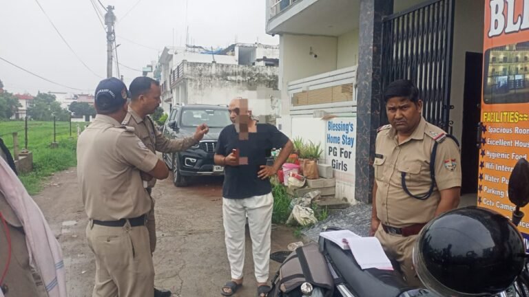 सेलाकुई क्षेत्र में स्थित हास्टलों, होम स्टे तथा आवासीय भवनों में दून पुलिस ने चलाया चैकिंग अभियान