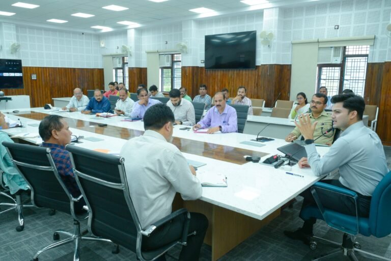 आपदा प्रबंधन की तैयारियों को लेकर जिलाधिकारी प्रतीक जैन ने ली महत्वपूर्ण बैठक
