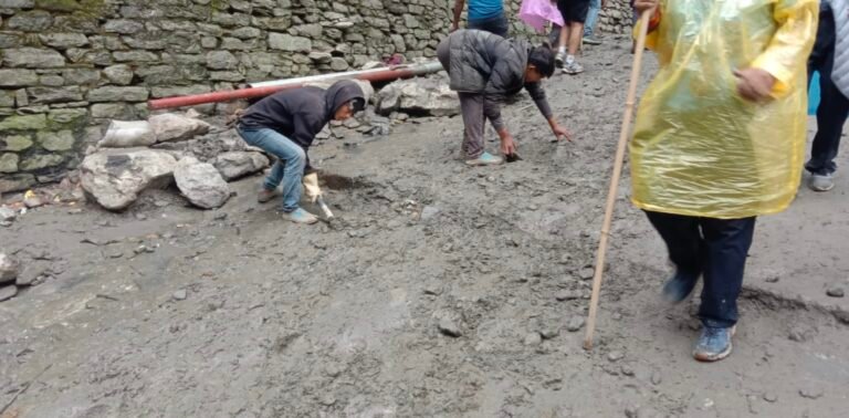 केदारनाथ पैदल मार्ग पर हादसे वाली जगह से मलबा हटाया गया, रेलिंग की भी पुनःस्थापना
