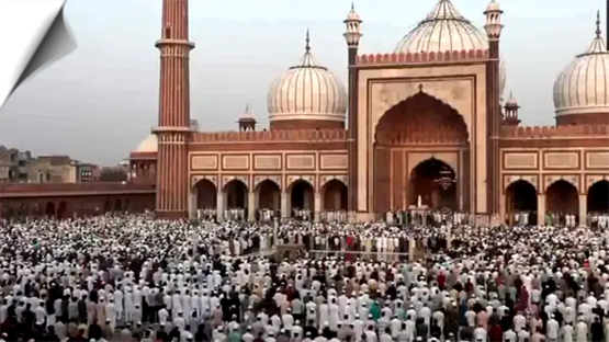 ईद-उल-अजहा के अवसर पर लोगों ने जामा मस्जिद में अदा की सुबह की नमाज