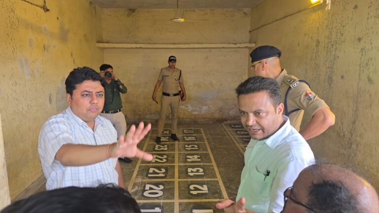 त्रिस्तरीय पंचायत चुनाव: सितारगंज ब्लॉक की 287 मतदान पार्टियाँ हुई रवाना, अधिकारियों ने लिया व्यवस्थाओं का जायज़ा