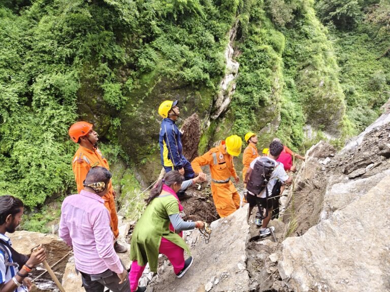 रुद्रप्रयाग जनपद में अतिवृष्टि, तड़के छह बजे से ही शुरू हो गए थे राहत और बचाव कार्य