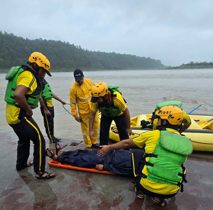 बरसात में आपदा से निपटने के लिए देहरादून प्रशासन ने कसी कमर