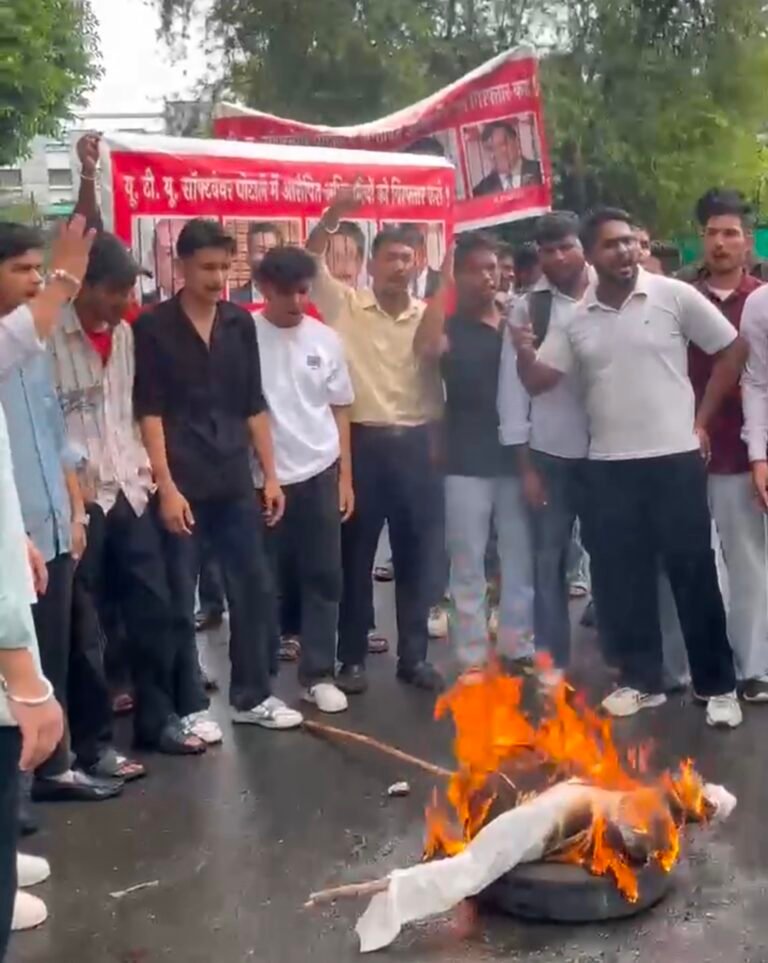 उत्तराखंड टेक्निकल यूनिवर्सिटी में व्याप्त भ्रष्टाचार और छात्रों के भविष्य से हो रहे खिलवाड़ के विरोध