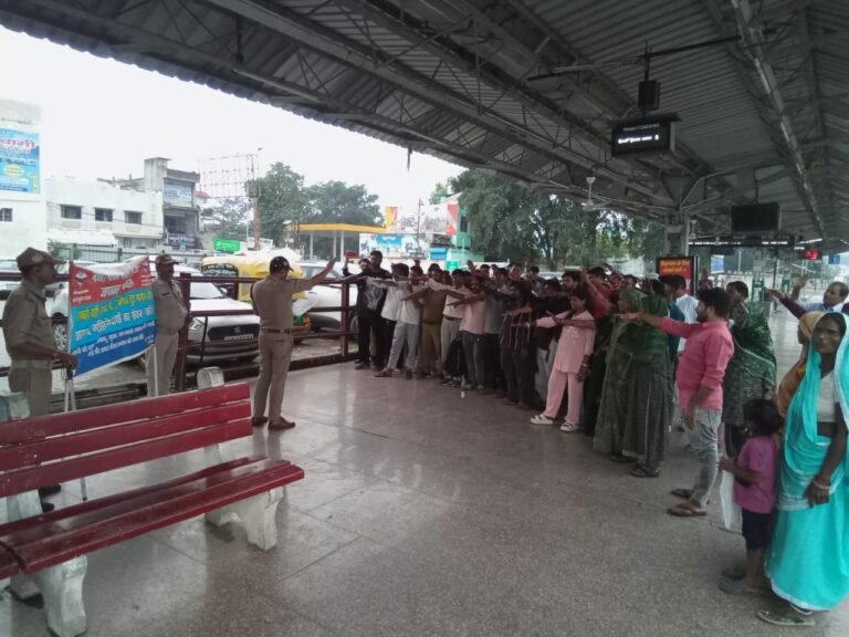 कप्तान तृप्ति भट्ट के कुशल नेतृत्व में कुमाऊं एवं गढ़वाल के सभी जीआरपी थानों में एक साथ चलाया गया नशा मुक्ति अभियान