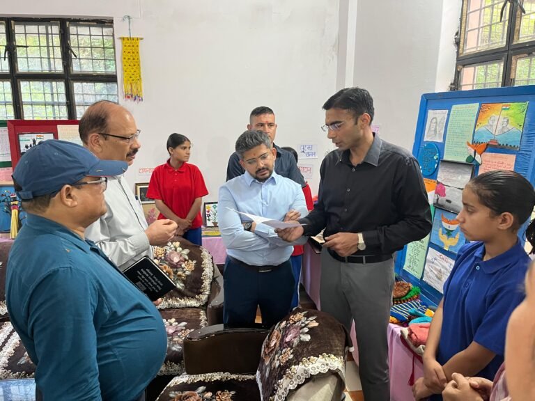 जिले के सभी स्कूल जिला प्रशासन ने कराए फर्नीचरयुक्त संतृप्त