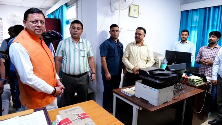 मुख्यमंत्री ने किया विधानसभा स्थित विभिन्न कार्यालयों का निरीक्षण