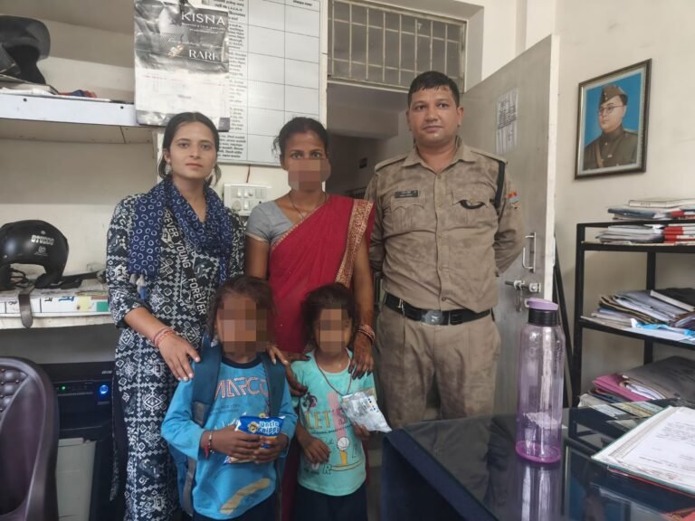 स्कूल से घर लौटते समय रास्ता भटके 02 बच्चों को ढूंढकर सकुशल किया परिजनो के सुपुर्द