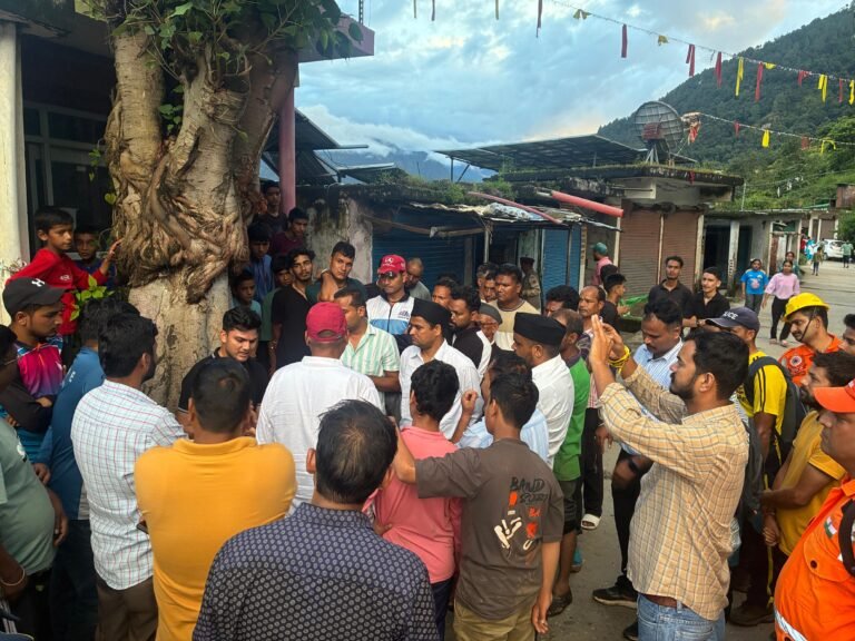 ग्राउंड जीरो पर जिलाधिकारीआपदा प्रभावित क्षेत्र तालजामण का स्थलीय निरीक्षण – राहत एवं पुनर्वास कार्य तेज