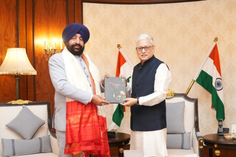 राज्यपाल पहुंचे ने हैदराबाद राजभवन,तेलंगाना के राज्यपाल जिष्णु देव वर्मा से शिष्टाचार की भेंट