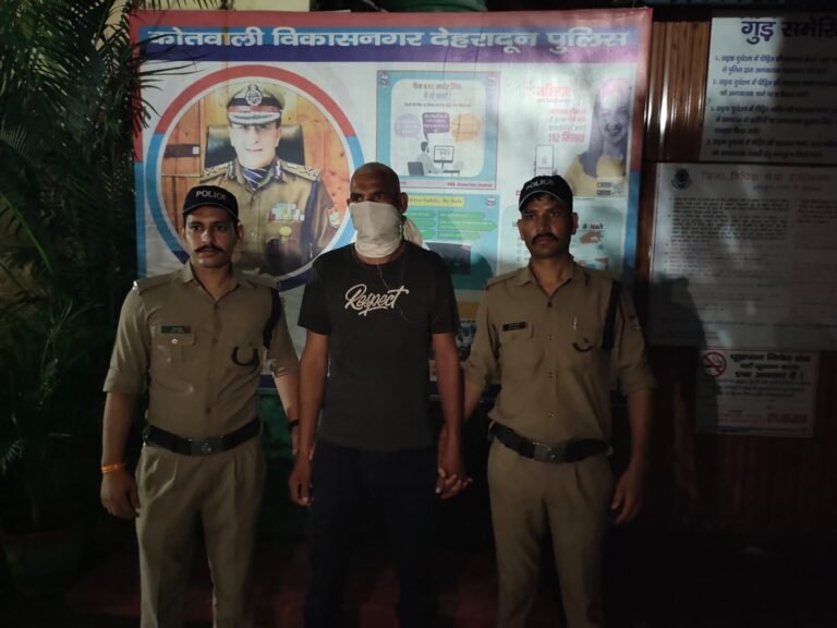युवकों के साथ बेरहमी से मारपीट करने वाले अभियुक्त को दून पुलिस ने किया गिरफ्तार