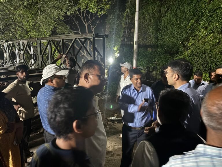 मुख्यमंत्री के निर्देशों पर, जनमानस को त्वरित सुविधा पहुंचाने हेतु डीएम ग्राउंड जीरो पर तत्पर