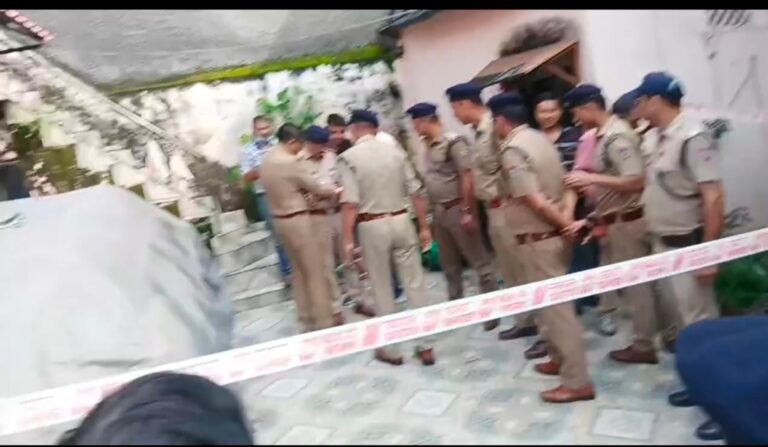 हत्यारे ने खुद को गोली मारकर कर ली आत्महत्या