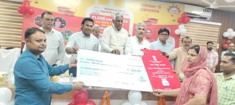 प्रधानमंत्री उज्जवला योजनान्तर्गत जनपद में 01लाख 10 हजार 62 उज्जवला लाभार्थियों को निःशुल्क सिलेण्डर रिफिल की सब्सिडी