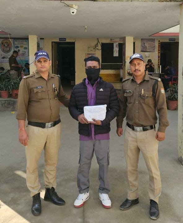 दोस्तो के साथ बर्थडे पार्टी के दौरान अवैध पिस्टल का प्रदर्शन करते समय अभियुक्त से चल गयी थी गोली