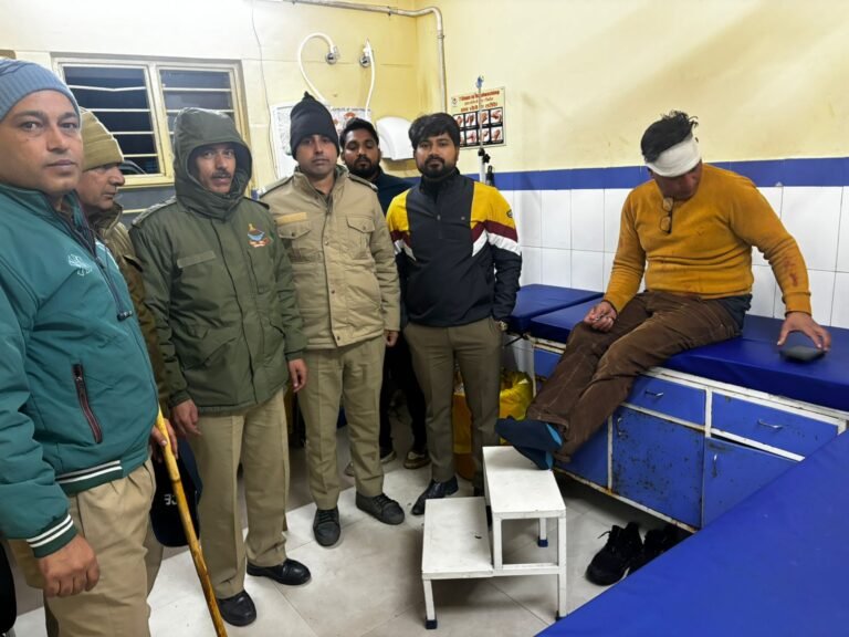 संवेदनशीलता और तत्परता का परिचय,संभागीय निरीक्षक चेतन प्रकाश ने घायल व्यक्ति को पहुंचाया अस्पताल