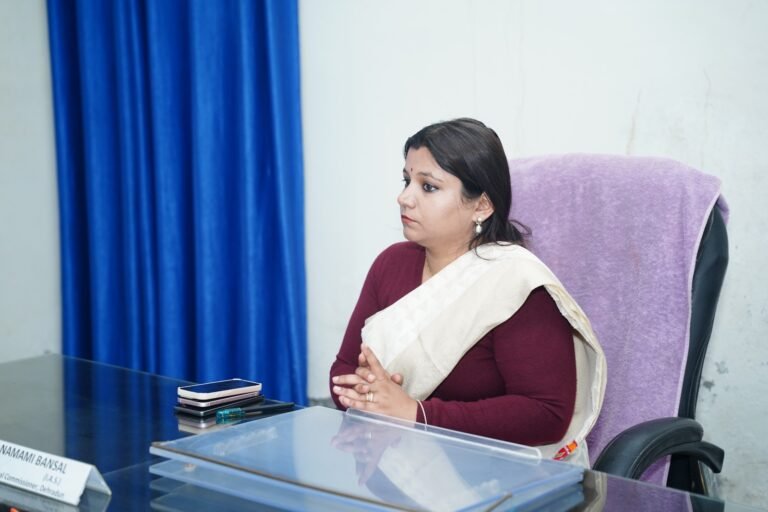 पशु चिकित्सा अनुभाग के अधिकारियों द्वारा कार्ययोजना के संबंध में विस्तृत प्रस्तुतिकरण किया