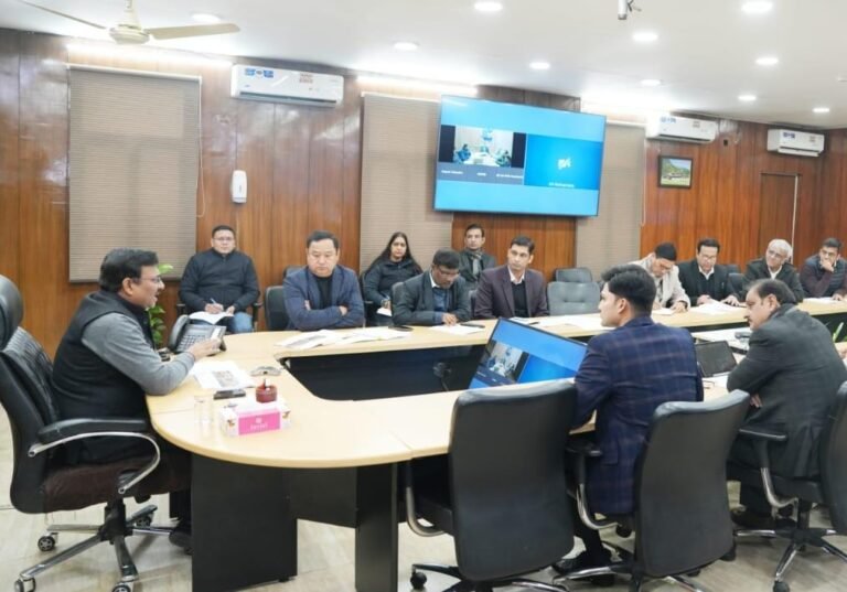 केदारनाथ पुनर्निर्माण एवं बद्रीनाथ मास्टर प्लान की समीक्षा बैठक