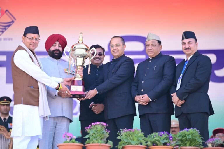 राज्य की 25 साल की विकास यात्रा एवं शीतकालीन धार्मिक यात्रा व पर्यटन पर आधारित थी झांकी