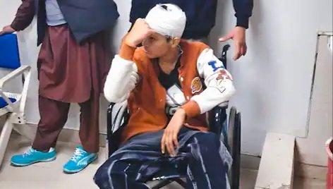 विकासनगर में शॉल बेच रहे 2 कश्मीरी लड़कों की पहचान पूछकर रॉड से पीटा