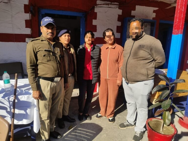 जीआरपी पुलिस द्वारा मध्यप्रदेश से लापता नाबालिक बालिका को मिलवाया उसके परिजनों से