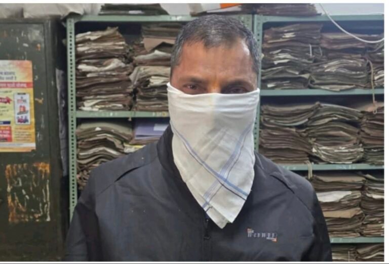 जीएसटी दफ्तर में विजिलेंस टीम ने 20 हजार रुपए की रिश्वत लेते डाटा क्लर्क को रंगे हाथ किया गिरफ्तार