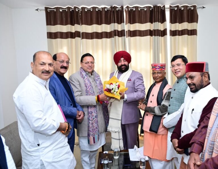 मुख्यमंत्री  पुष्कर सिंह धामी ने भराड़ीसैंण (गैरसैंण) में राज्यपाल लेफ्टिनेंट जनरल गुरमीत सिंह (से नि) से की शिष्टाचार भेंट