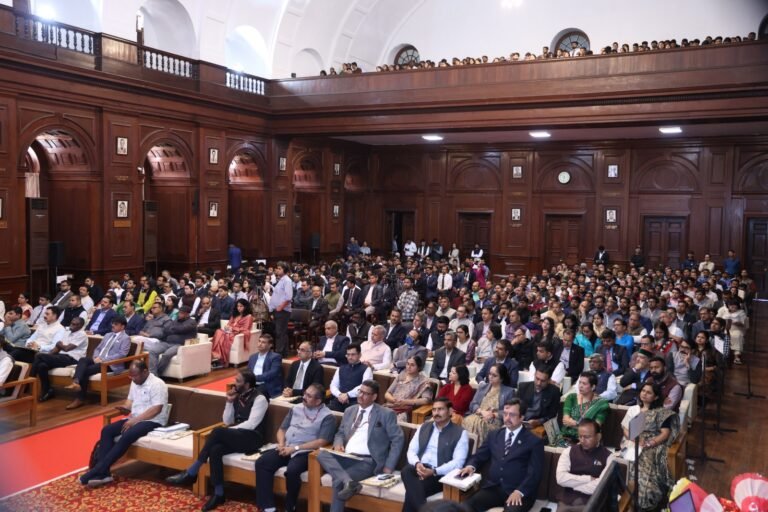 वन संरक्षण का अर्थ केवल पेड़ लगाना ही नहीं है, बल्कि इसमें पूरे पारिस्थितिकी तंत्र का संरक्षण भी शामिल