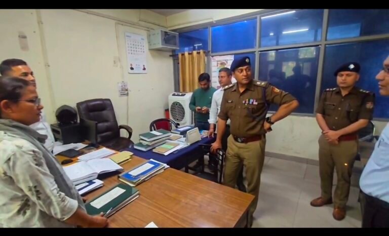 आमजन के कार्यो से जुडी शाखाओ का एसएसपी दून ने किया औचक निरीक्षण
