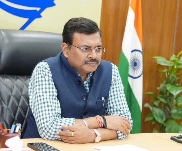 प्रदेश में एलपीजी गैस की किसी भी प्रकार की कमी नहीं,अफवाहों पर ध्यान न दें : मुख्य सचिव आनन्द बर्द्धन